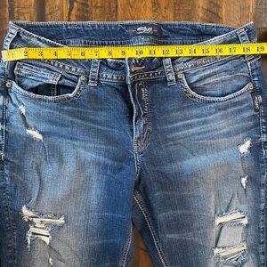 Like New! Silver Brand Cropped Jeans